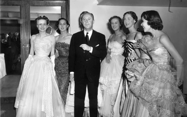 Ngày này năm xưa: 21/01, nhà thiết kế thời trang đình đám Christian Dior ra đời, 1 tay dựng nên đế chế huy hoàng trong ngành thời trang